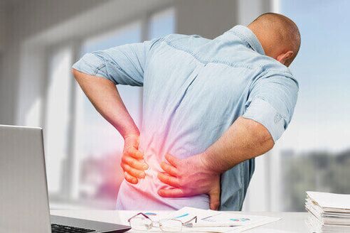 Akútna bolesť chrbta v dôsledku preťaženia alebo zranenia